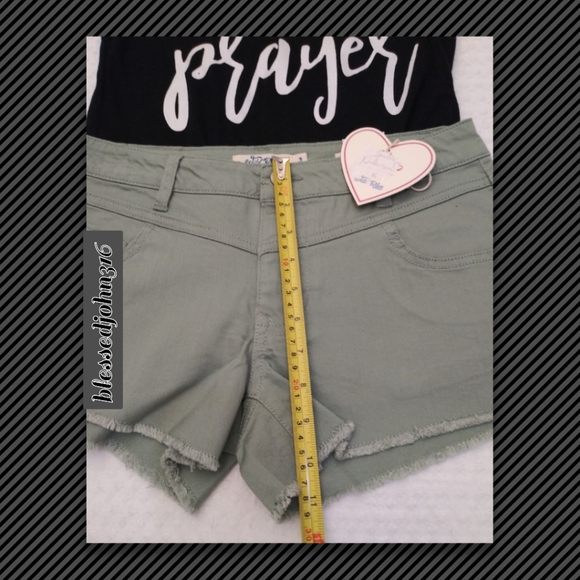 Sadie Robertson Cut Off Shorts NWT - Picture 4 of 4